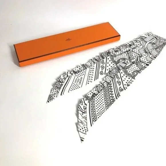 HERMES ""Apron-Doll"" Frill Eperon d'Or Bandana Twilly Scarf White/Black Unused - Picture 7 of 7